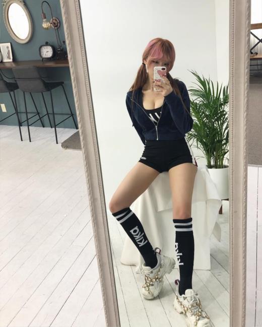 韩国美女主播Cos《海贼王》娜美 身材火辣完美还原