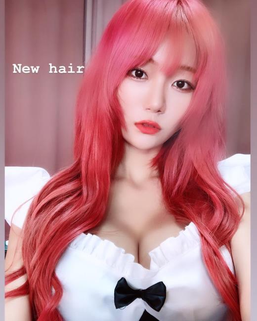 韩国美女主播Cos《海贼王》娜美 身材火辣完美还原