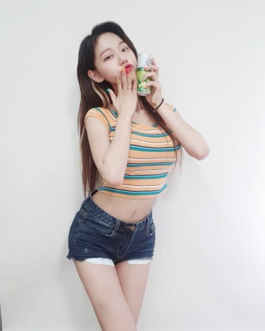 韩国美女主播Cos《海贼王》娜美 身材火辣完美还原
