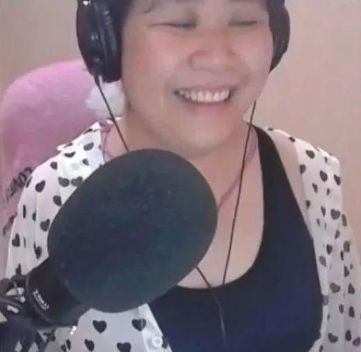 号称10万见一面的女主播不慎露脸 榜一当场吓跑