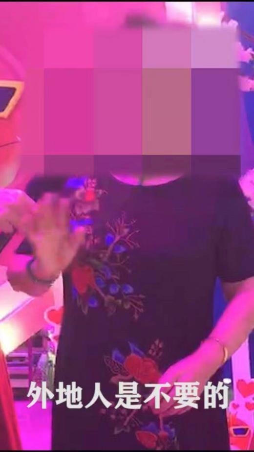 不愧是天龙人，上海大妈ChinaJoy猎游脱单馆替儿相亲，网友：选妃？