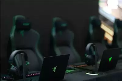 “让游戏走进生活”发布会圆满成功 雷蛇灵刃携手EDG共同见面电竞玩家 