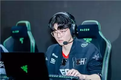 “让游戏走进生活”发布会圆满成功 雷蛇灵刃携手EDG共同见面电竞玩家 