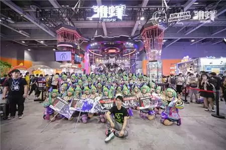 《雏蜂:深渊天使》超大BOSS空降炸翻萤火虫 49位魔灵萝莉激萌现身