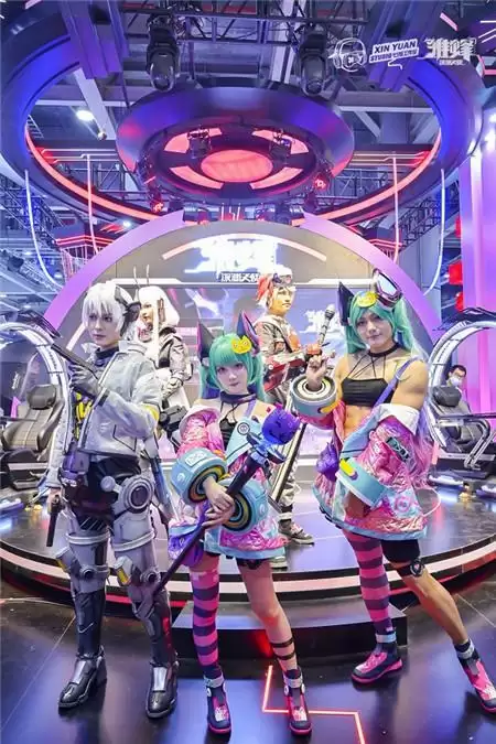 《雏蜂:深渊天使》超大BOSS空降炸翻萤火虫 49位魔灵萝莉激萌现身