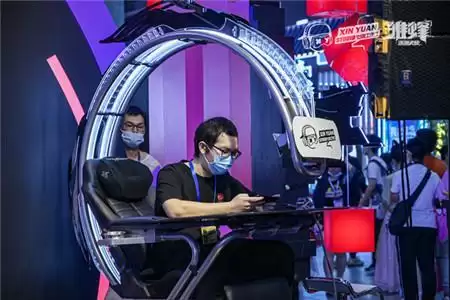 《雏蜂:深渊天使》超大BOSS空降炸翻萤火虫 49位魔灵萝莉激萌现身