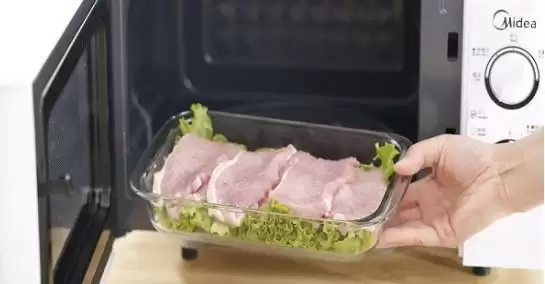 锡纸可以放微波炉吗 锡纸能不能放微波炉加热