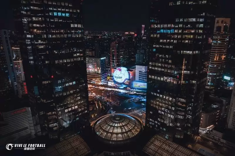 巨球空降魔都？《绿茵信仰》不滚卡的足球游戏之光