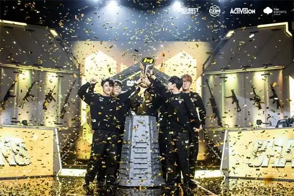 使命召唤手游大师赛S4赛季完美收官，重庆狼队4:0战胜情久夺首冠！