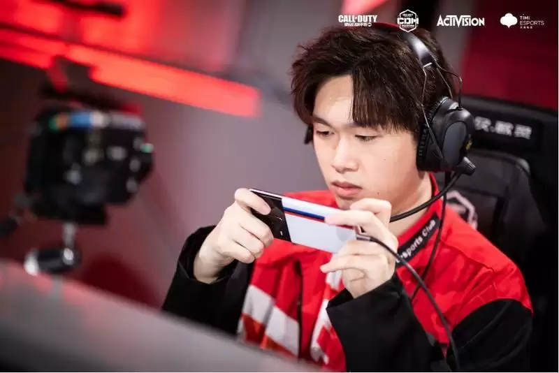 争冠之心永不熄灭！《使命召唤手游》情久战队-欧灵为冠军喝彩，展现强者胸怀