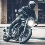 摩托车公路驾驶