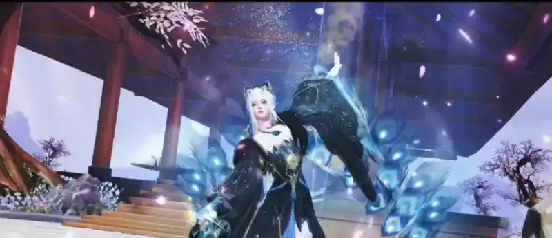 孔鸟金翠羽,低鸣震长空,穿上《天下》手游这套时装一起镇守大荒吧!