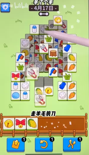 从上方大三角楼梯入手