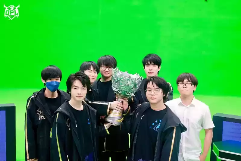 传奇之路始于坚守,超越逆境成就九冠——春季赛LF夺冠回顾