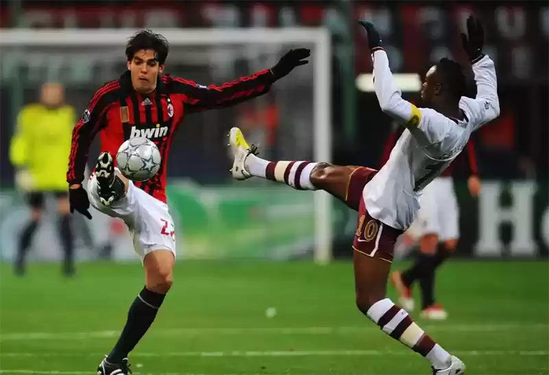 翩翩少年衣袂翻飞,圣西罗王子意气风发