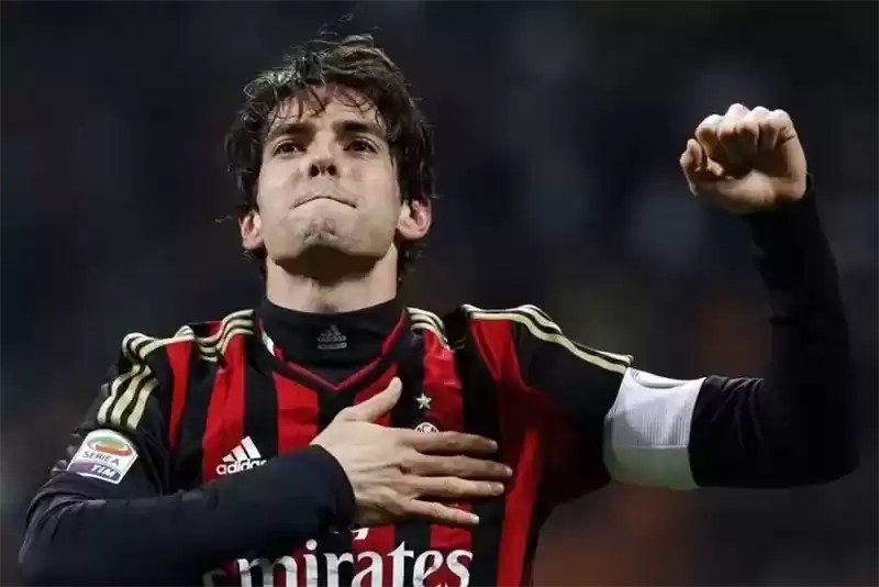 翩翩少年衣袂翻飞,圣西罗王子意气风发