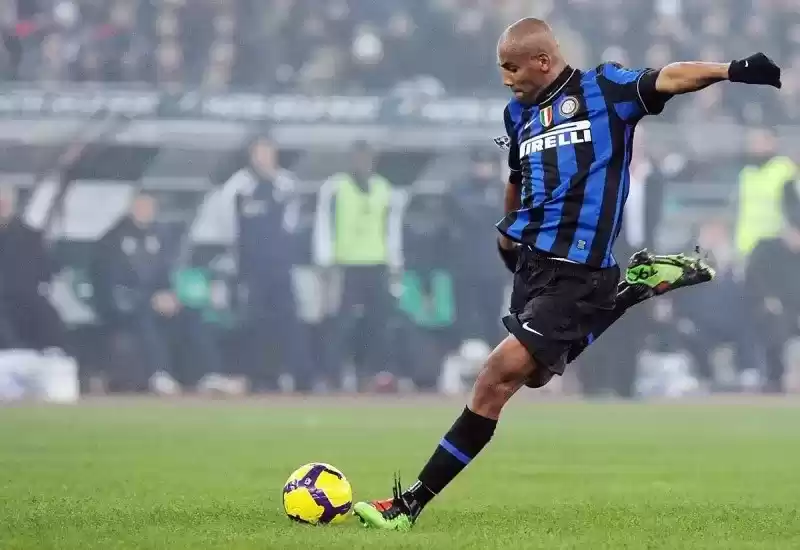 蓝黑闪电攻防一体,昔日“世一”此刻登场