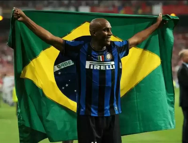 蓝黑闪电攻防一体,昔日“世一”此刻登场