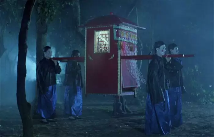 图片 7.webp 中式恐怖有多上头?以闪亮之名大热新版本,能在游戏里演绎纸嫁衣!