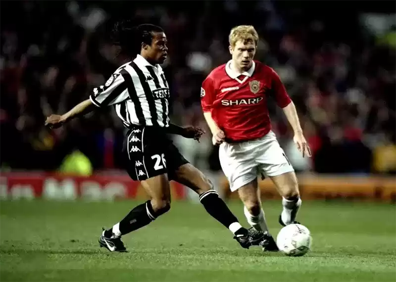 悍将登场铸造辉煌，“野猪”戴维斯闪耀足坛