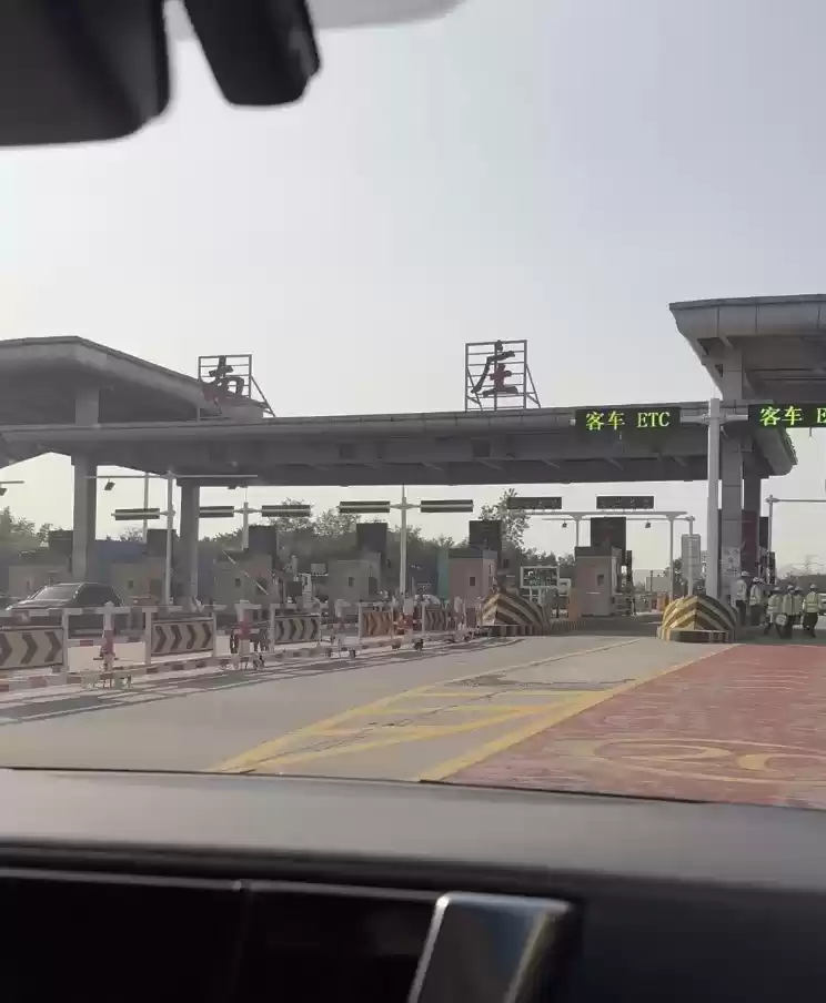 第一个吃螃蟹的人!螃蟹游戏服务网竟然亲自送螃蟹上门