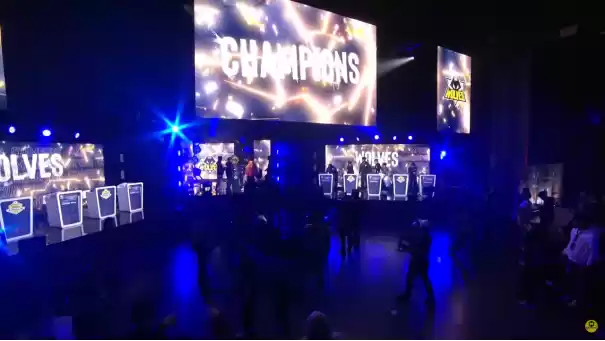 问鼎世界之巅!重庆狼队战队荣获2023年使命召唤手游世锦赛冠军!