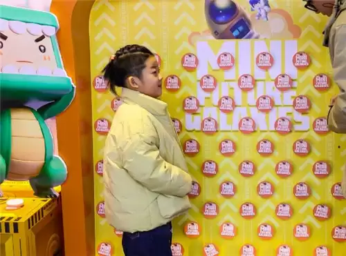 未来星域·迷你世界光影嘉年华炫丽开展！开启宇宙大冒险！