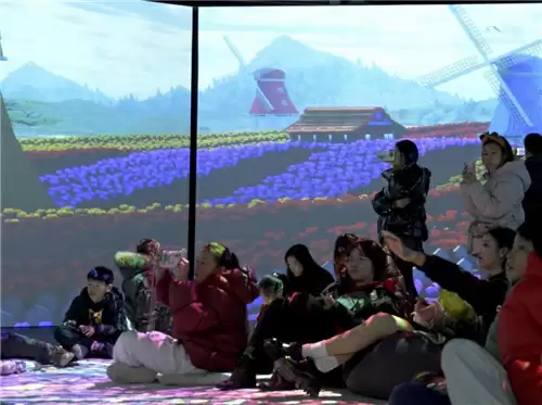 未来星域·迷你世界光影嘉年华炫丽开展！开启宇宙大冒险！