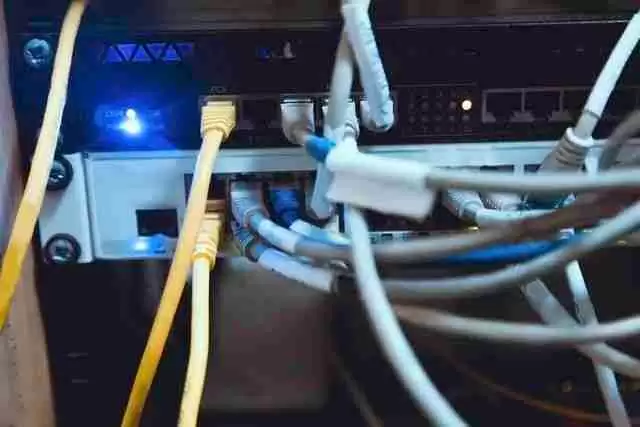 网络连接不上错误怎么解决（电脑网线插好了但是连不上网怎么回事）