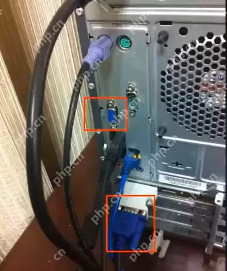 笔记本电脑屏幕闪烁后出现条纹后花屏怎么办