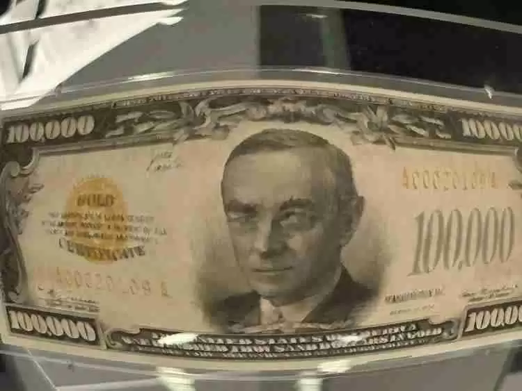 比特币突破重要里程碑：价格突破10万美元，市值接近2万亿美元