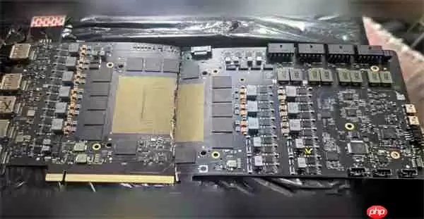 RTX 5090工程样板照片曝光!理论供电能力达2400W