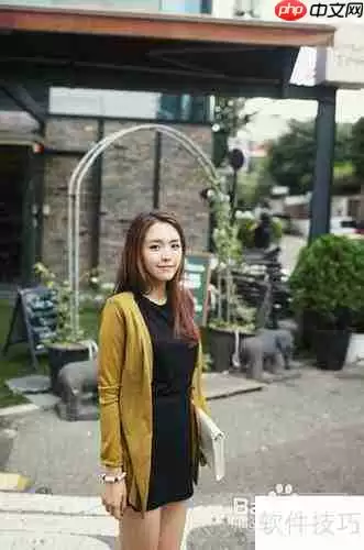 秋季服装搭配技巧：打造时尚保暖的完美造型