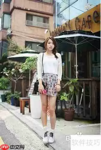 秋季服装搭配技巧：打造时尚保暖的完美造型