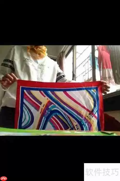 方丝巾变衣服不用针线系几个结就可以