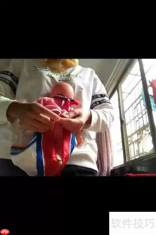 方丝巾变衣服不用针线系几个结就可以