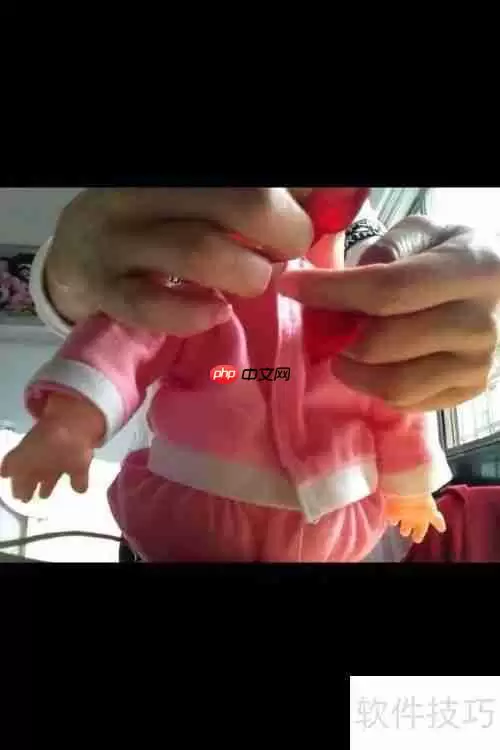 方丝巾变衣服不用针线系几个结就可以