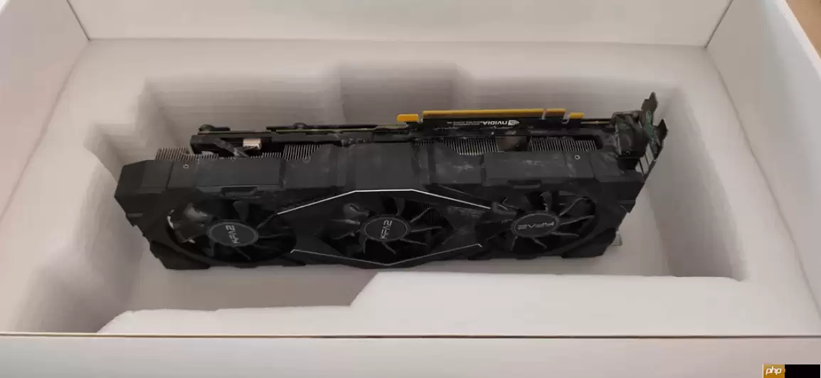 男子攒钱一年买RTX 5090:打开后居然是面条和大米!