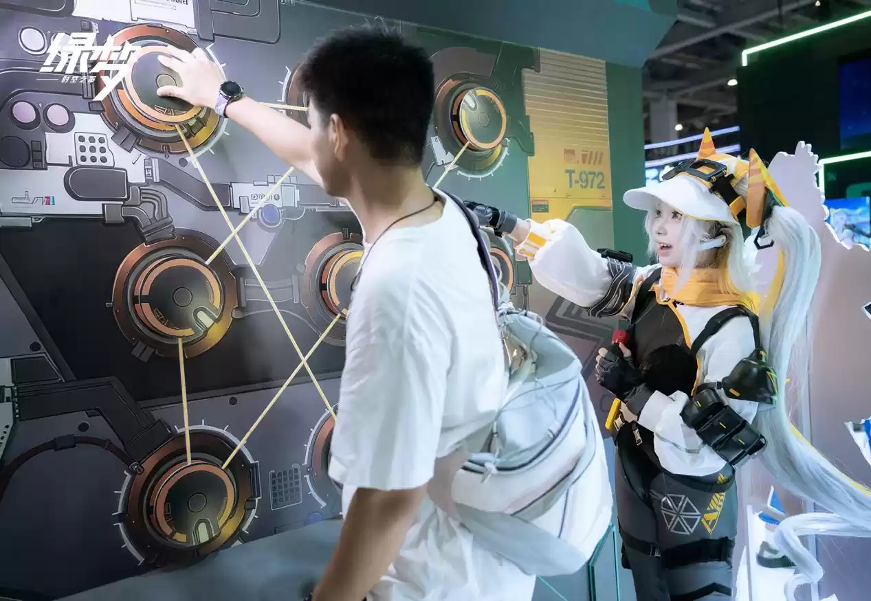 二次元ACT新游燃动BW2025《绿梦:时空之声》展台引爆现场试玩热潮