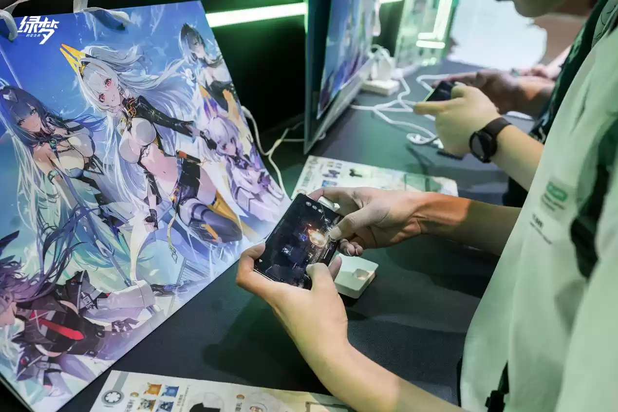 二次元ACT新游燃动BW2025《绿梦:时空之声》展台引爆现场试玩热潮