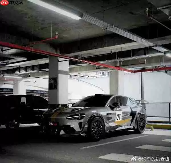 疑似小米YU7 Ultra实车曝光：双风道前舱盖＋大面积尾翼