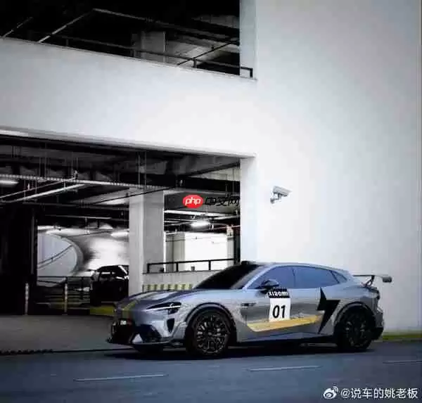 疑似小米YU7 Ultra实车曝光：双风道前舱盖＋大面积尾翼