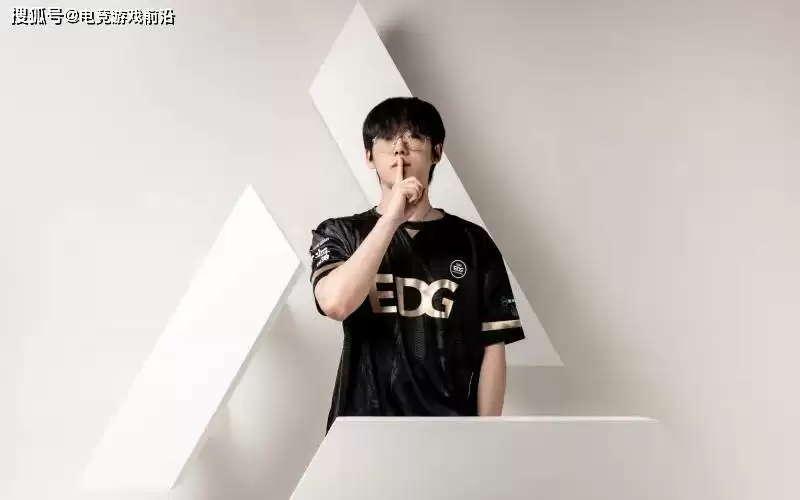 7月11号电竞游戏前沿:AL vs BLG 、最高KDA榜出炉、Ruler中文流采访、Knight和Shanks合照、TEC淘汰、XLG出局 7月11号电竞游戏前沿:AL vs BLG 、最高KDA榜出炉、Ruler中文流采访、Knight和Shanks合照、TEC淘汰、XLG出局