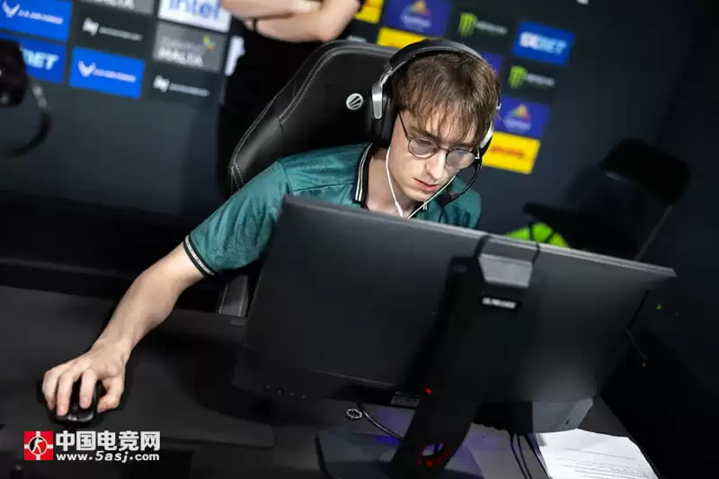 澳洲CS名将Liazz结束与FlyQuest三年半合作，jks接任首发位置