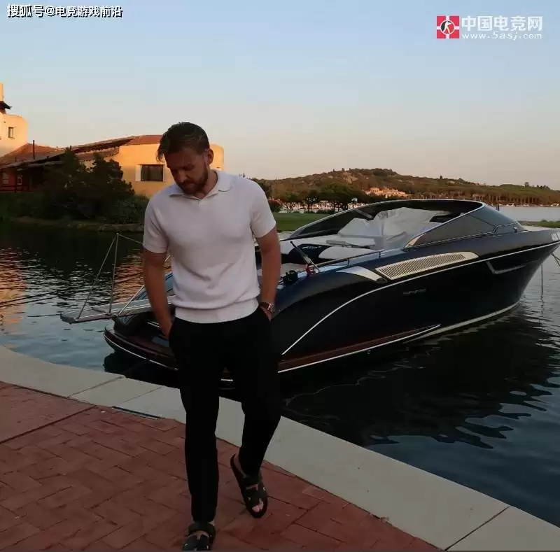 NiKo撒狗粮!CS狙神与妻子意大利度假照曝光,网友:比他的AWP还甜! NiKo撒狗粮!CS狙神与妻子意大利度假照曝光,网友:比他的AWP还甜!