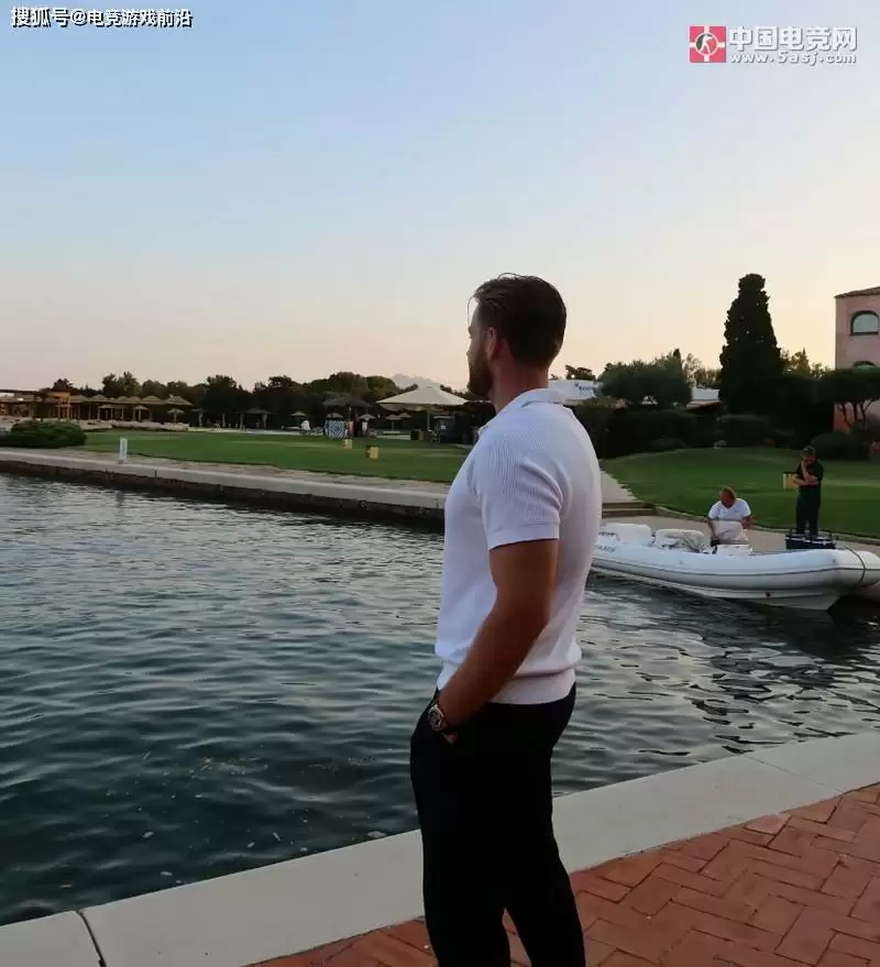 NiKo撒狗粮!CS狙神与妻子意大利度假照曝光,网友:比他的AWP还甜! NiKo撒狗粮!CS狙神与妻子意大利度假照曝光,网友:比他的AWP还甜!