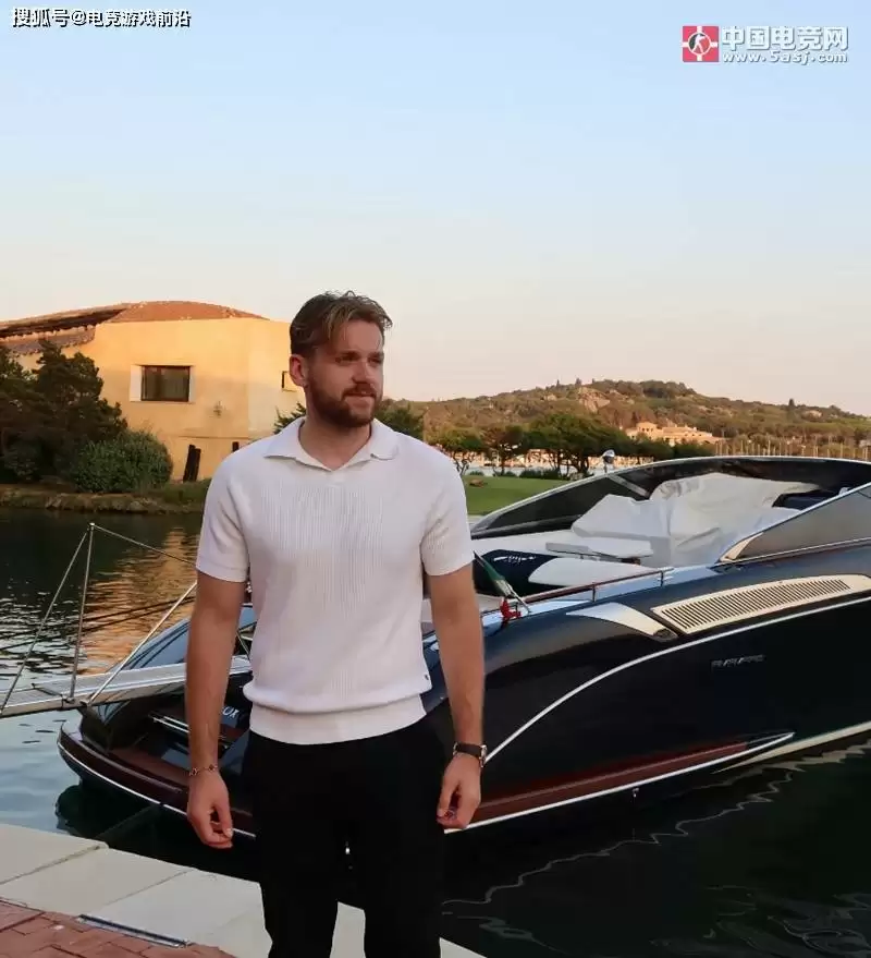 NiKo撒狗粮!CS狙神与妻子意大利度假照曝光,网友:比他的AWP还甜! NiKo撒狗粮!CS狙神与妻子意大利度假照曝光,网友:比他的AWP还甜!