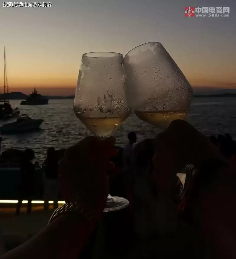 NiKo撒狗粮!CS狙神与妻子意大利度假照曝光,网友:比他的AWP还甜! NiKo撒狗粮!CS狙神与妻子意大利度假照曝光,网友:比他的AWP还甜!