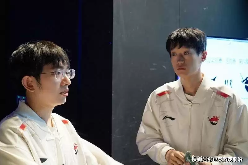 7月5号电竞游戏前沿:LOL更新下周赛程、G2告别赛场、积分王Hope对尺帝Ruler0胜5负、Caps超Xiaohu成为比赛数第二选手 7月5号电竞游戏前沿:LOL更新下周赛程、G2告别赛场、积分王Hope对尺帝Ruler0胜5负、Caps超Xiaohu成为比赛数第二选手