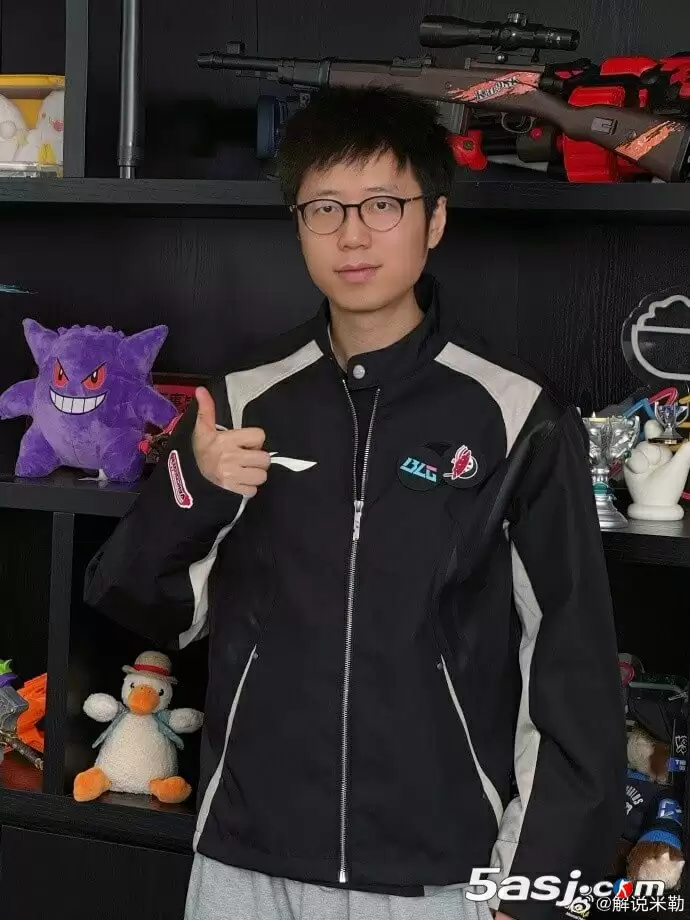 解说米勒晒MSI出征战袍：等一波兄弟们的表现了！加拿大见！